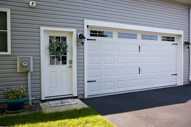 24/7 Emergency Garage Door Panel Replacement experts in Rexland Acres, CA